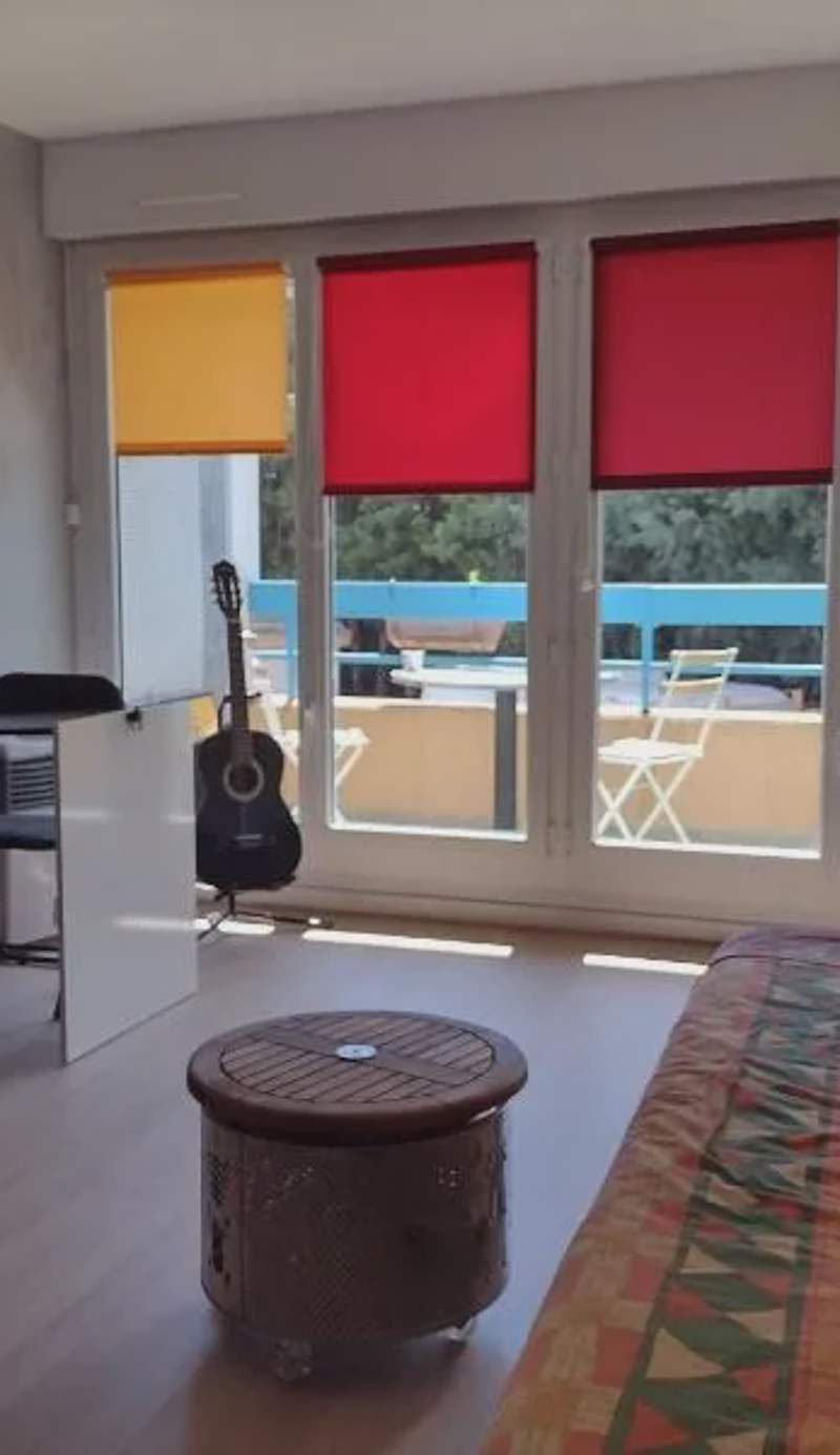 Studio ensoleillé avec balcon