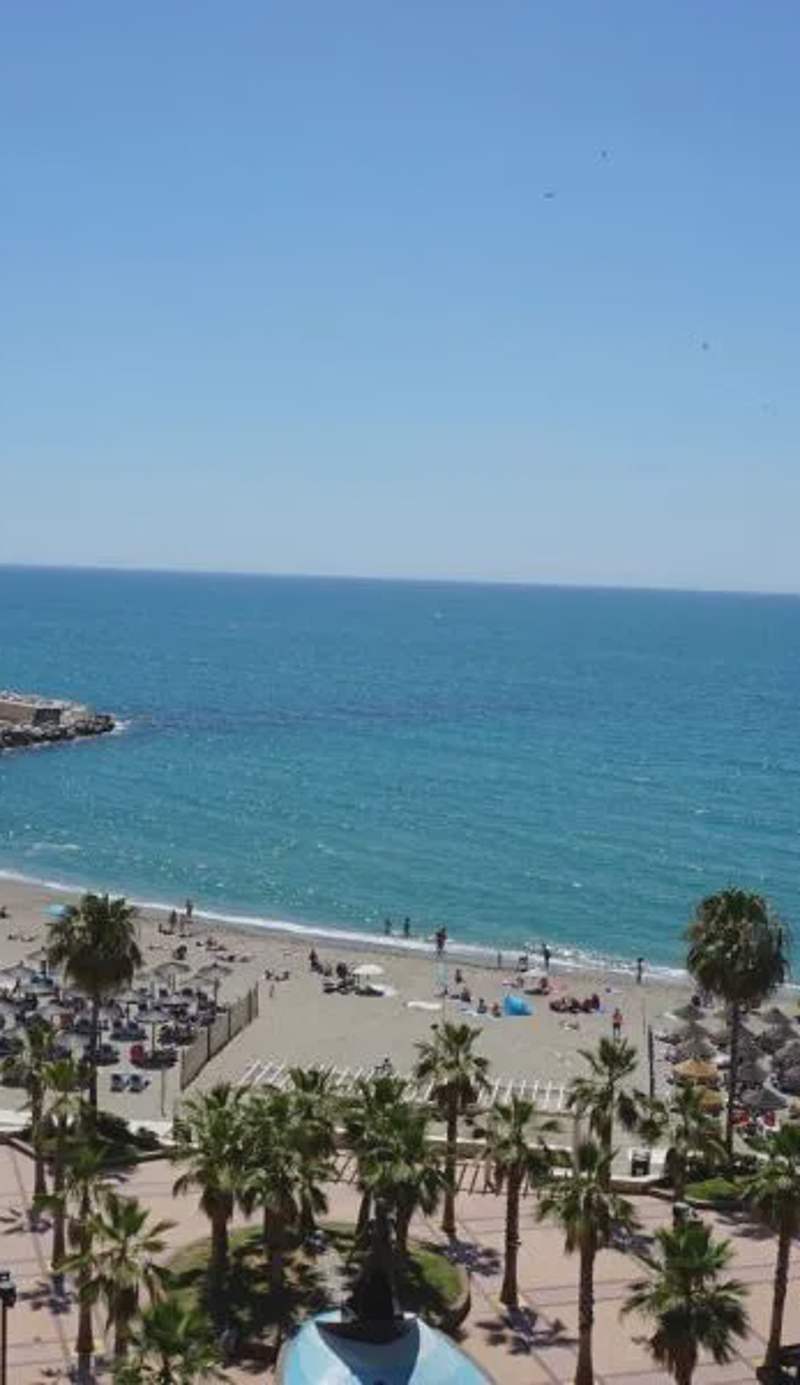 Beachfront apartment in Fuengirola with sea views