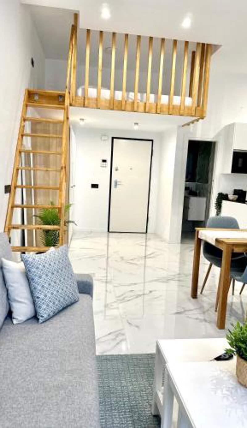 Mark Suite B8