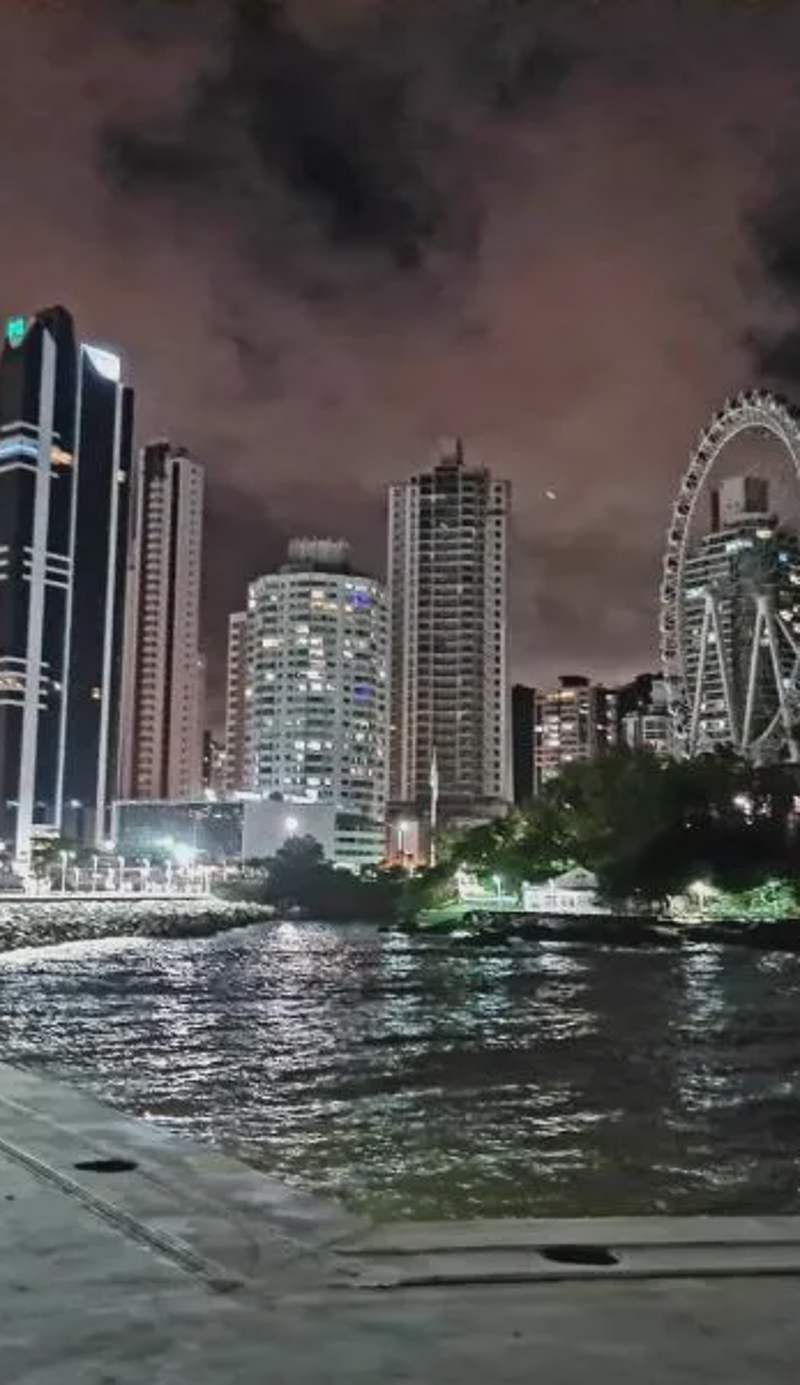 Apartamento na Av Atlantica com Ar Condicionado