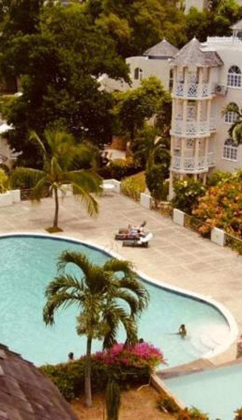Tropical Escape Studio - 5 Min Walk to Ochi Beach & Nearby Hotspots