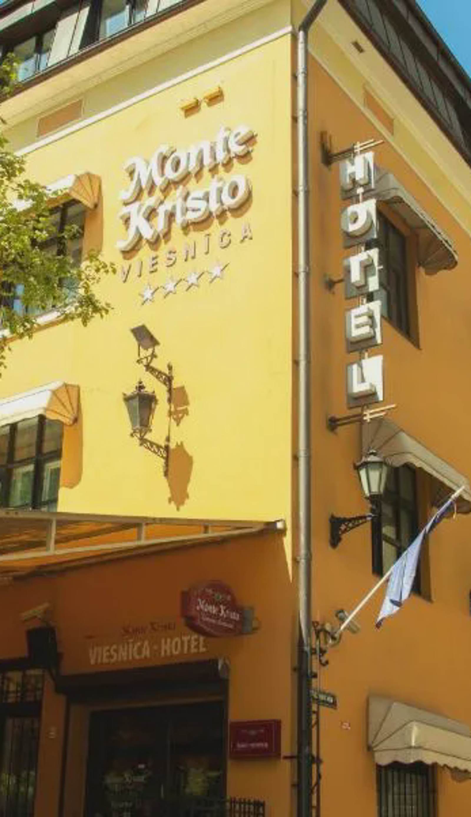 Monte Kristo Hotel