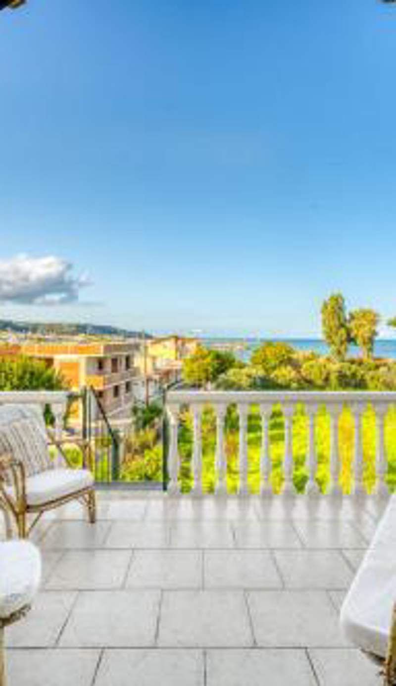 Rosa Seaview Loft