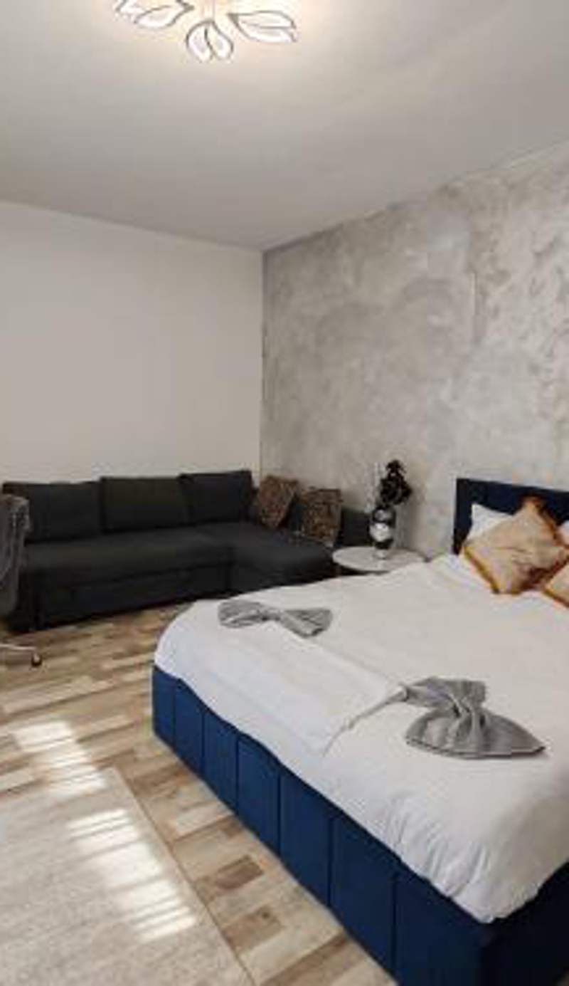 Mario's studio apartment 2
