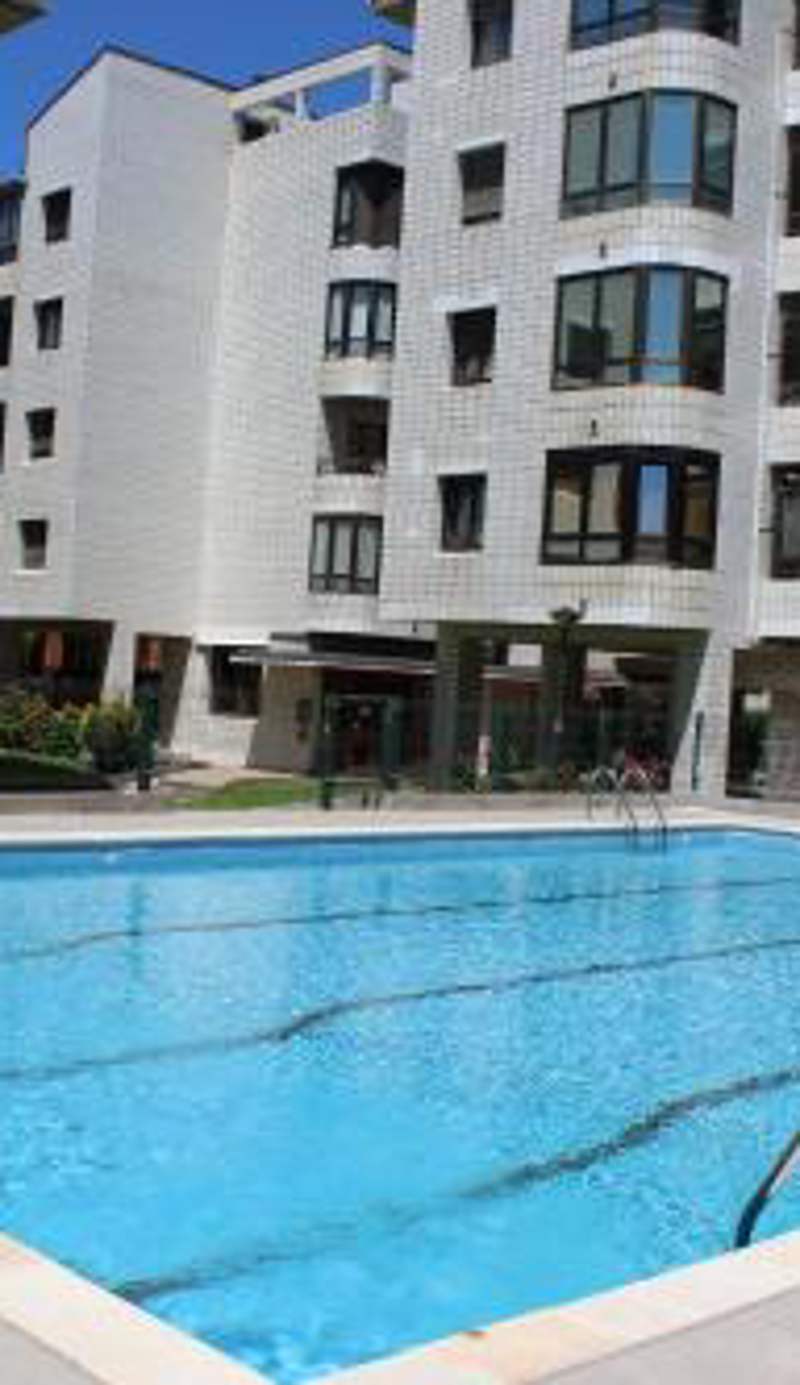 Apartamentos Zarautz Playa2, con piscina y garaje