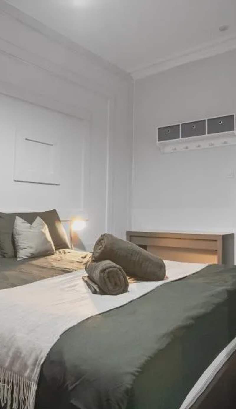 Warm Moseley studio - 6