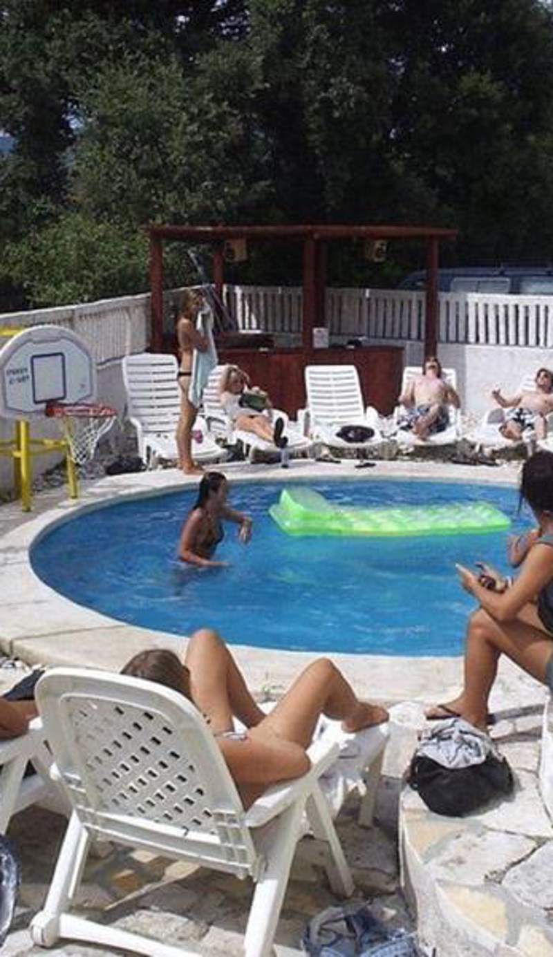 Dragan's Den Hostel