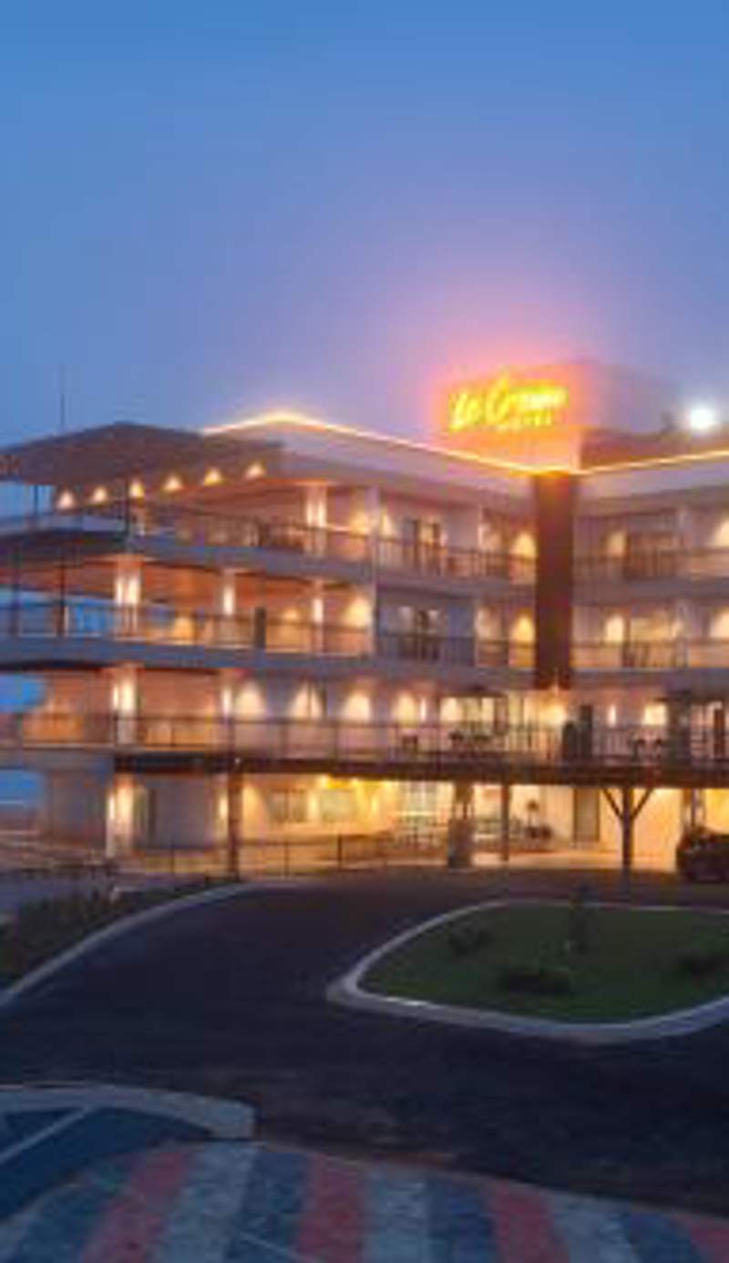 Le Crown Hotel