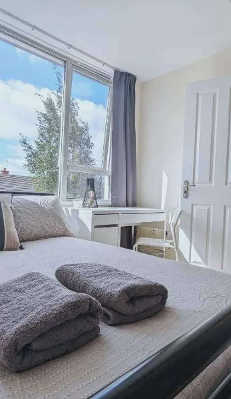 Guest Rooms Near City Centre & Dock Free Parking