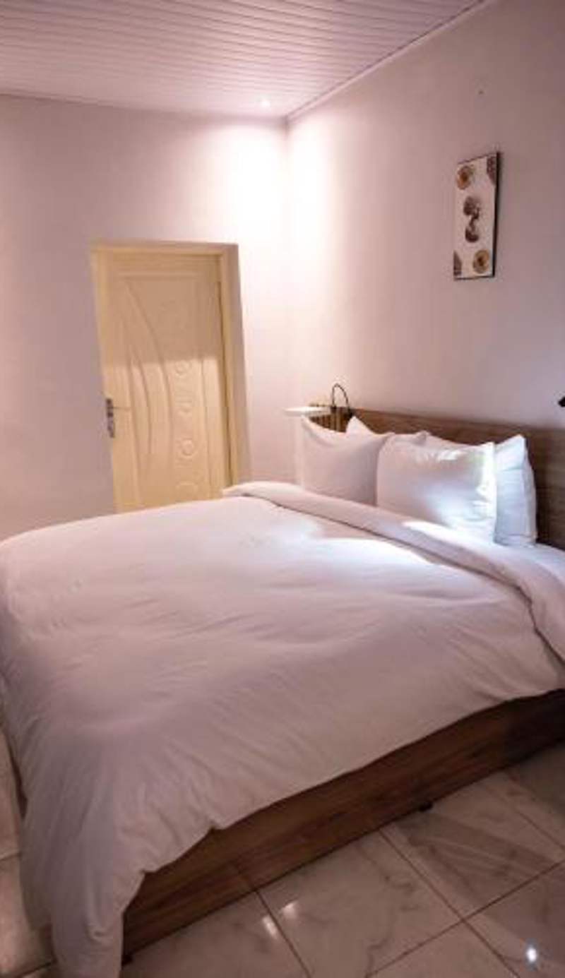 Lux Inn App