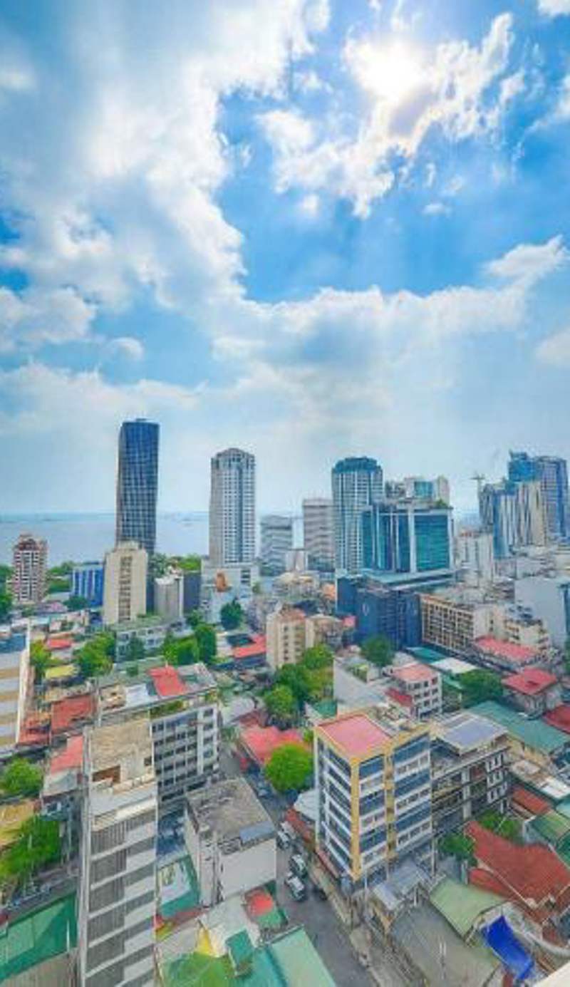 Close by the airports and tourist attractions