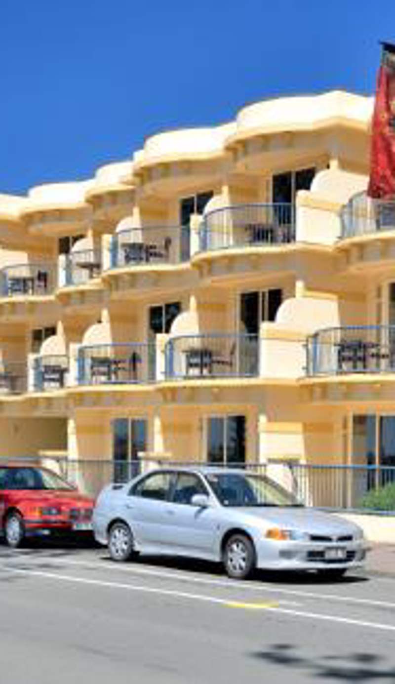Shoreline Motel