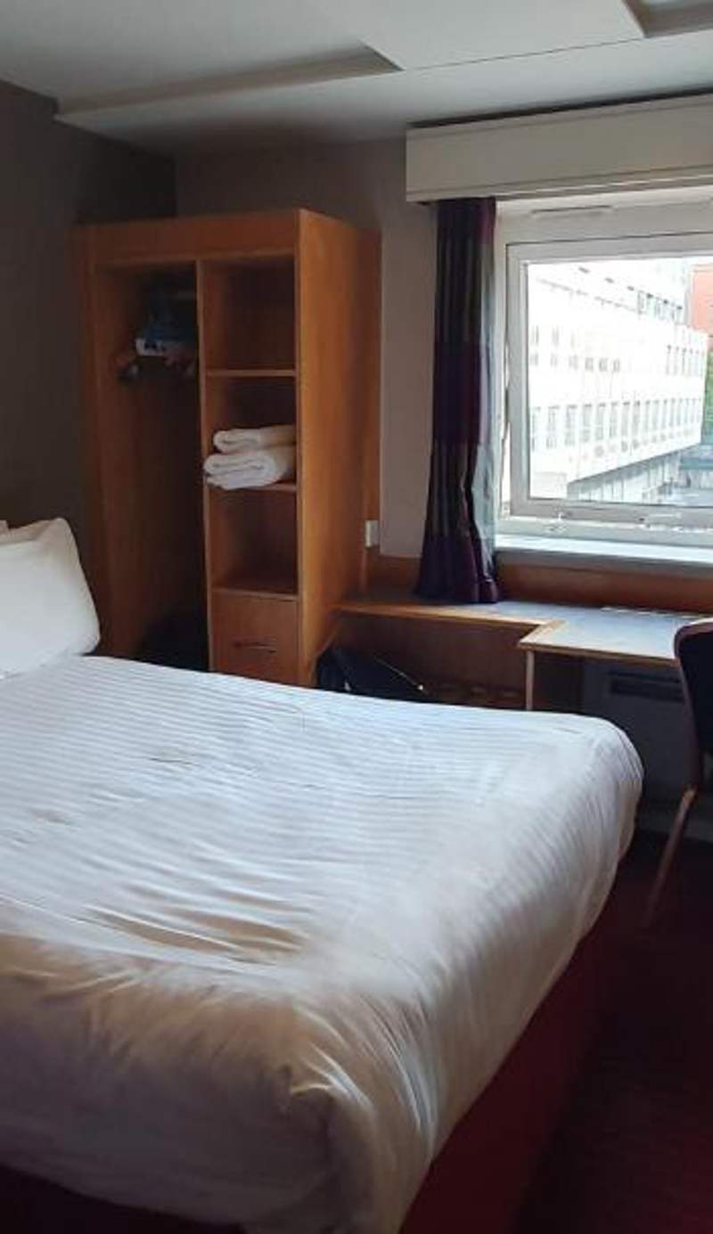 Pendulum Hotel