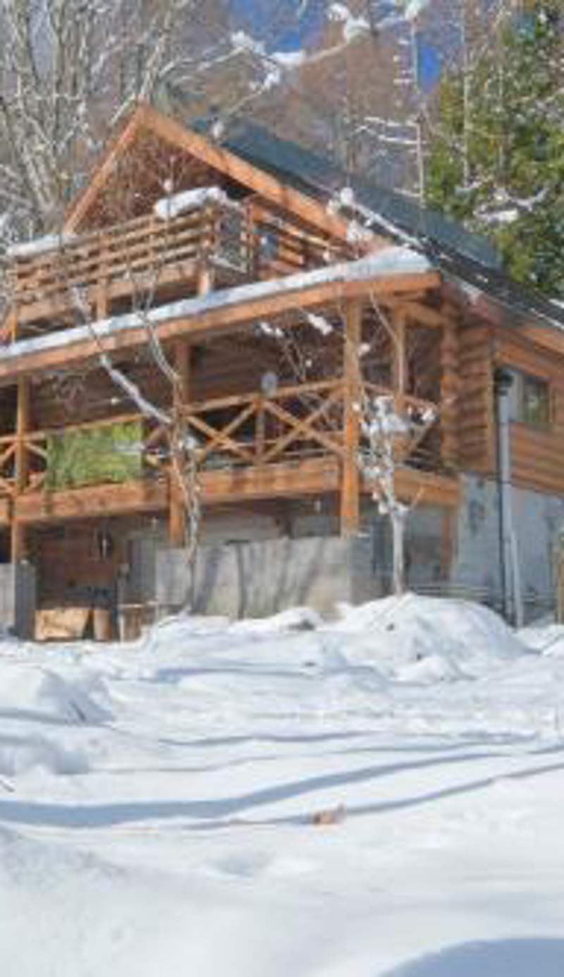 CUE iizuna Private Forest Log Cabin,1 Group per day,Ski Trip,Family Retreat