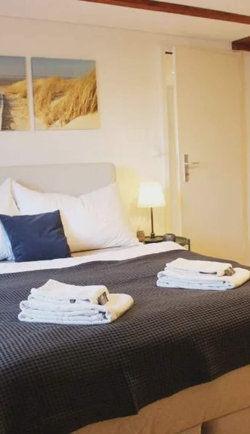 Completely renovated apartment near the train station and the center