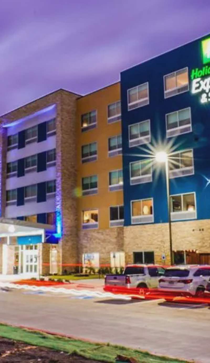 Holiday Inn Express & Suites - Dallas Market Center by IHG