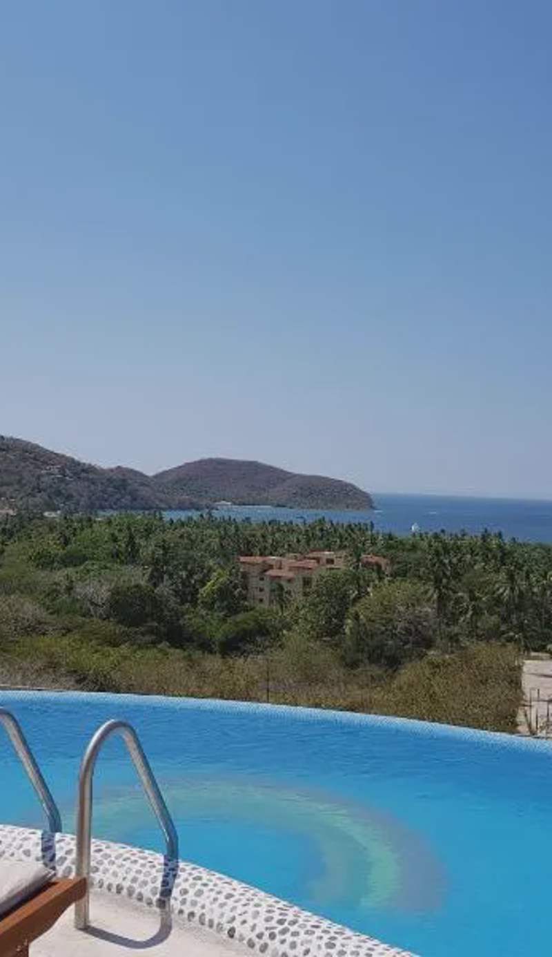 Casa Arcoiris Zihuatanejo B&B