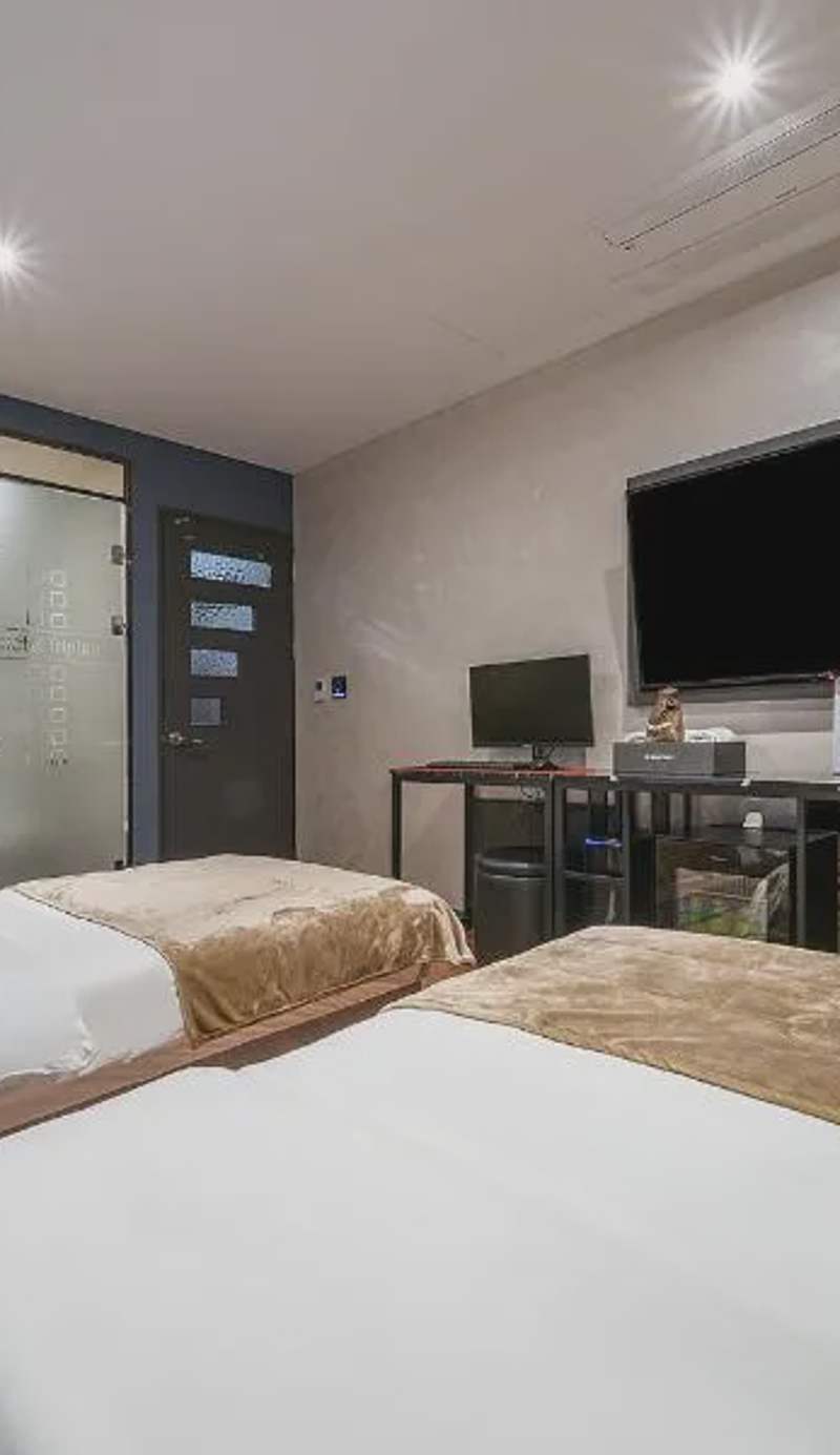 Triple 8 Hotel