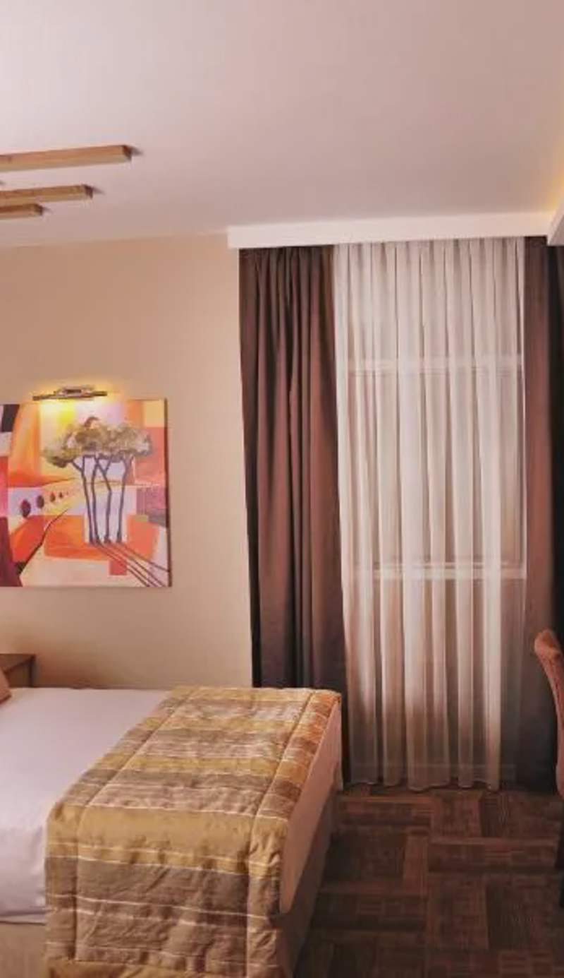 Avin Hotel