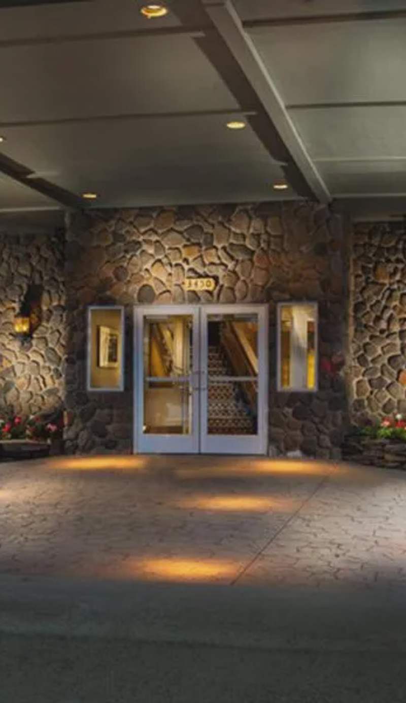 Coast Inn at Lake Hood