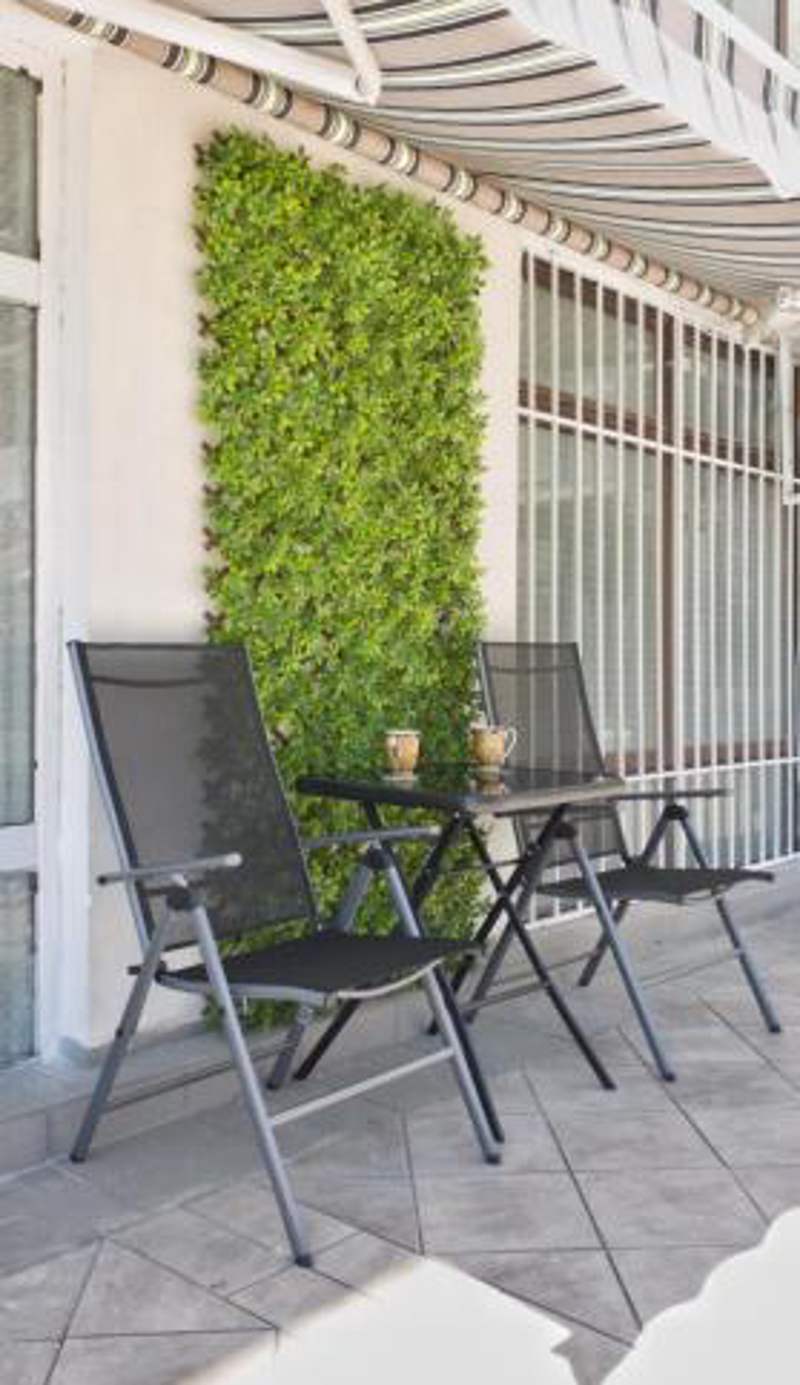 Cozy studio near the park with huge verandah Free parking