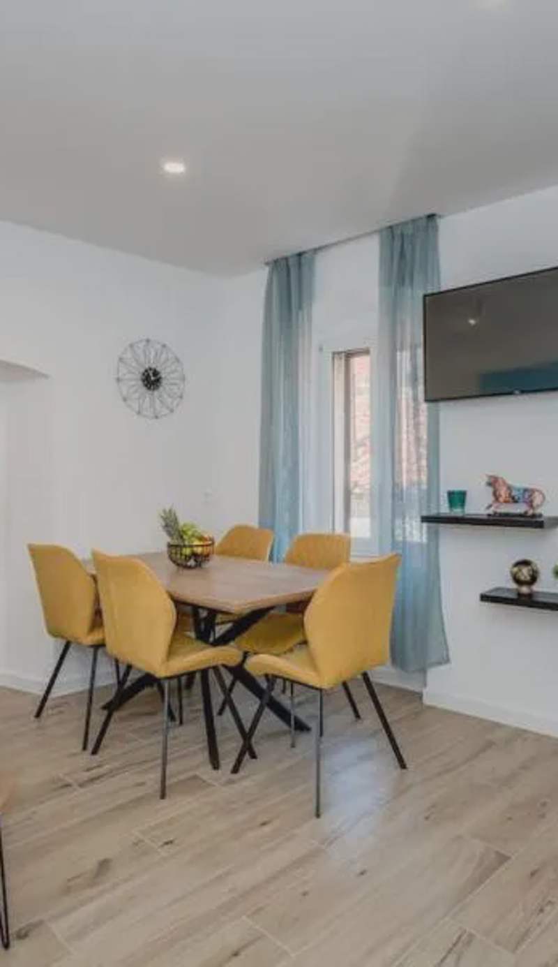 New luxury apartments in the center of Omiš