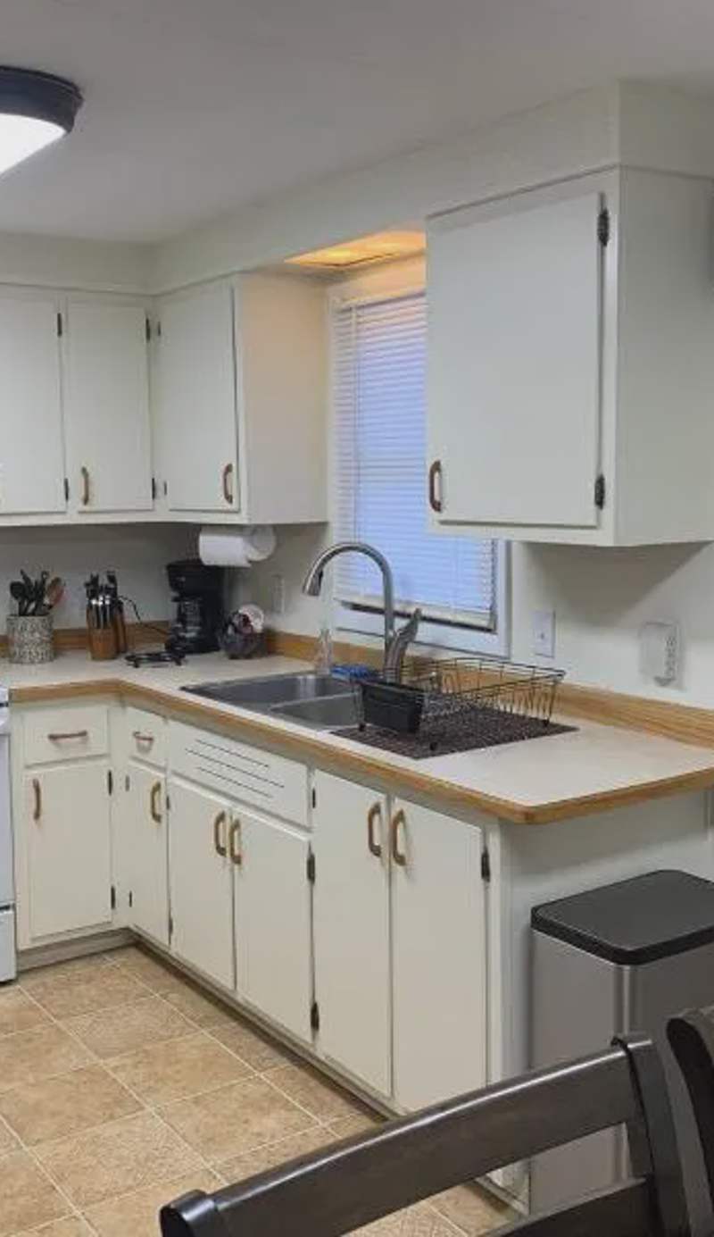 Alaskana - Walk to Downtown, 3 Bedroom Upper Apt