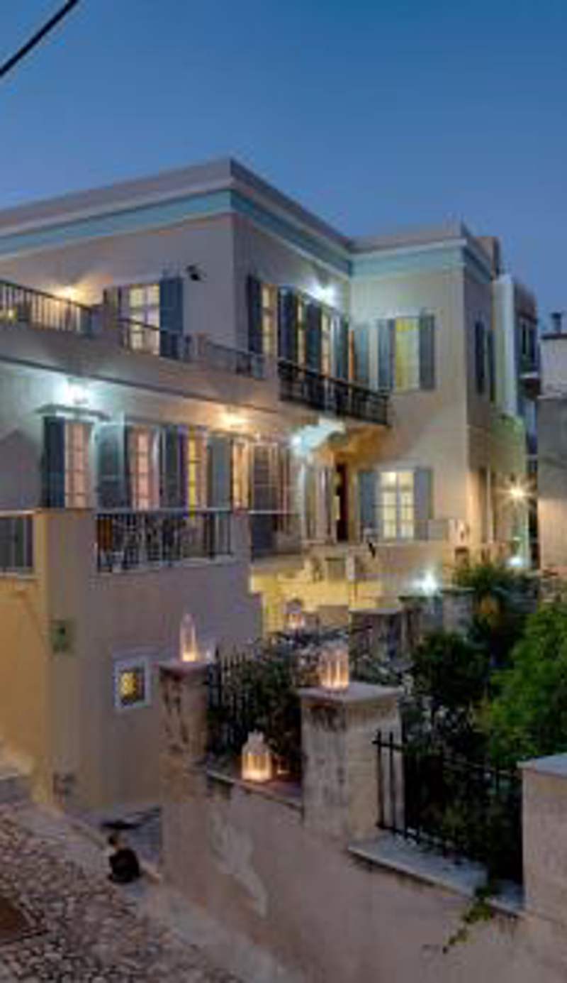 Antouanetta Apartments
