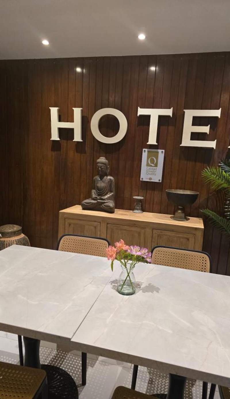 Manakin Hostal & Resto