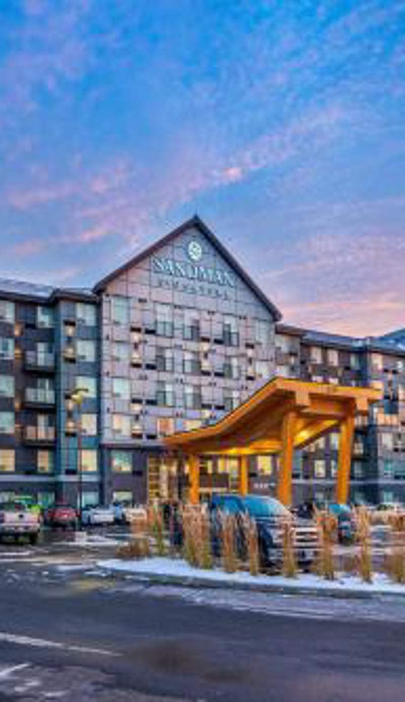 Sandman Signature Ottawa Airport Hotel