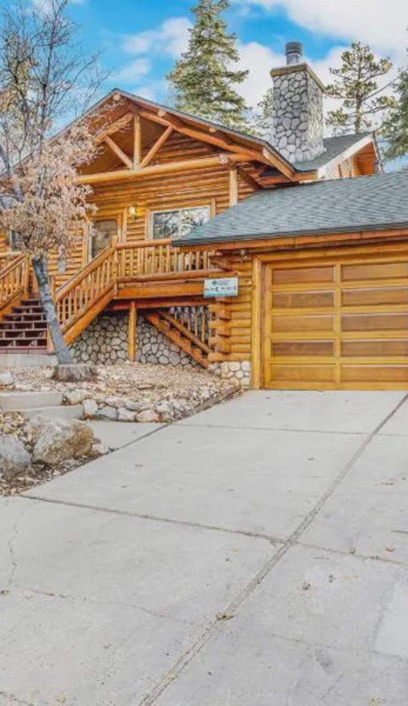 Crescenta pines log cabin #2346