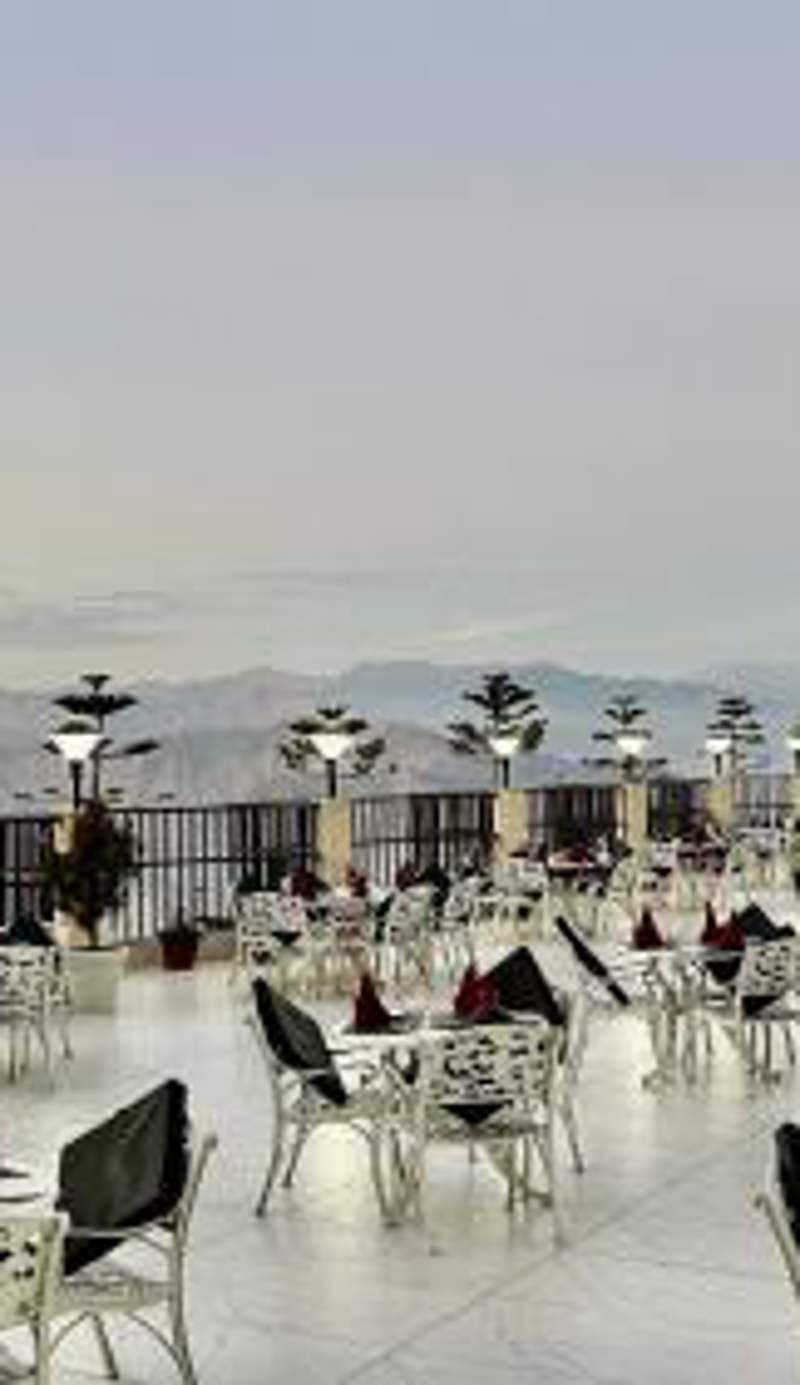 JK Clarks Exotica - Centrally Located with Stunning Valley View
