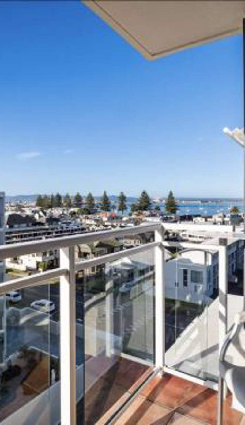 Ocean View Beach Escape - Top Floor Apartments, Mt Maunganui Base