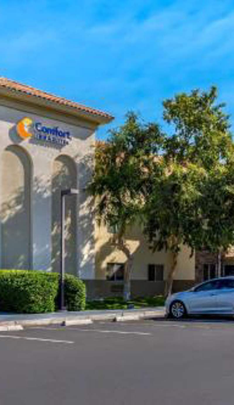 Comfort Inn & Suites Phoenix North - Deer Valley