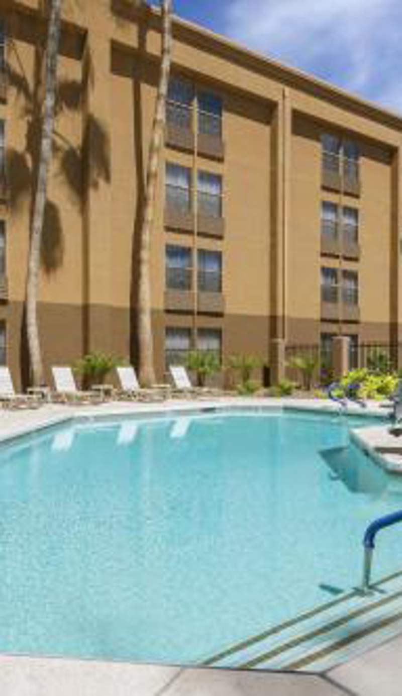 GreenTree Inn & Suites Phoenix Sky Harbor
