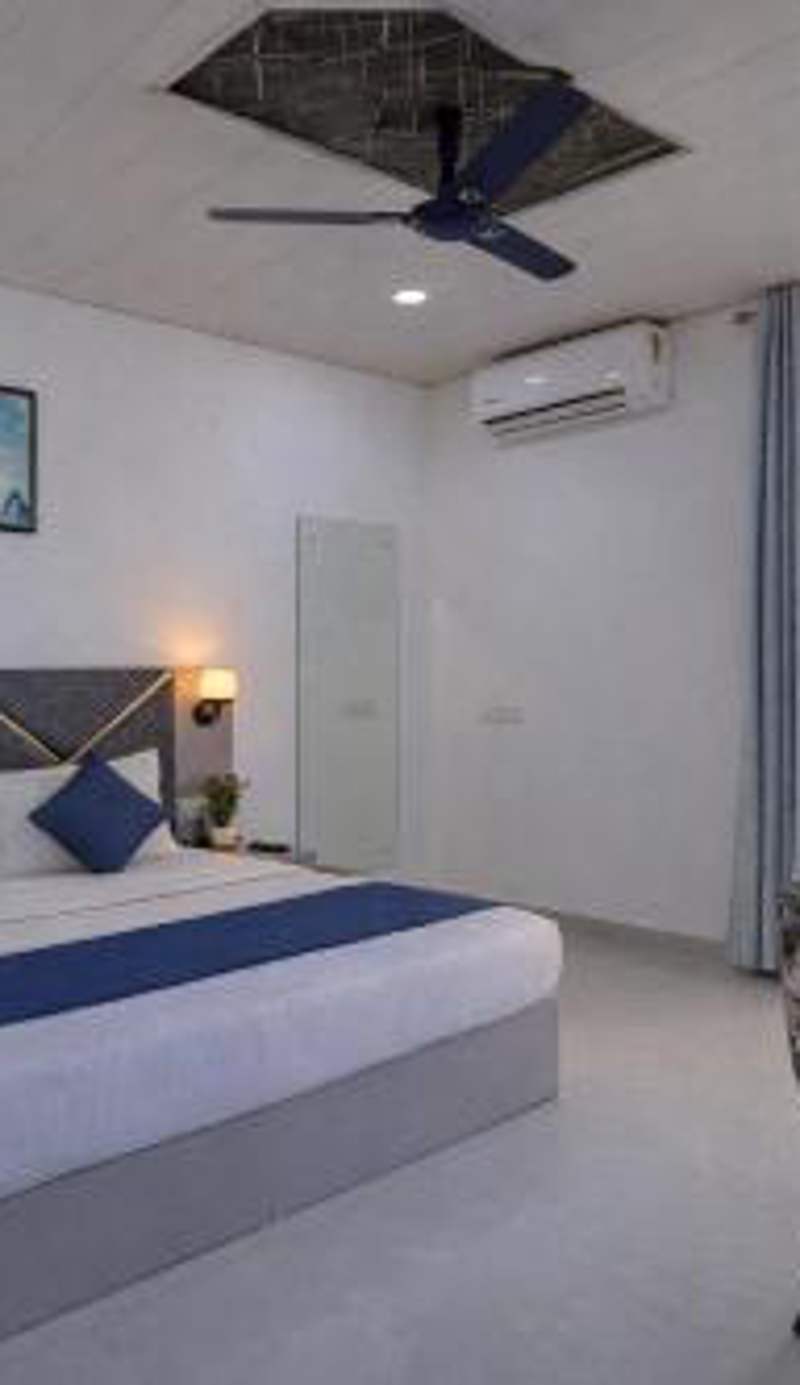 Hotel Warm Welcome Inn 26 - Near Sector 18 Metro Noida