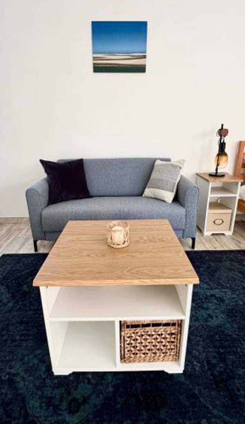 Spacious Studio in Sunny Villa Minutes to Beach