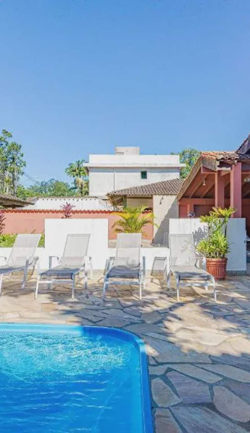 4 dorm com piscina a 350 m de Camburizinho