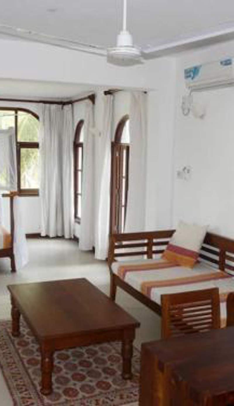 Apartment, pool, beach access nearby C221