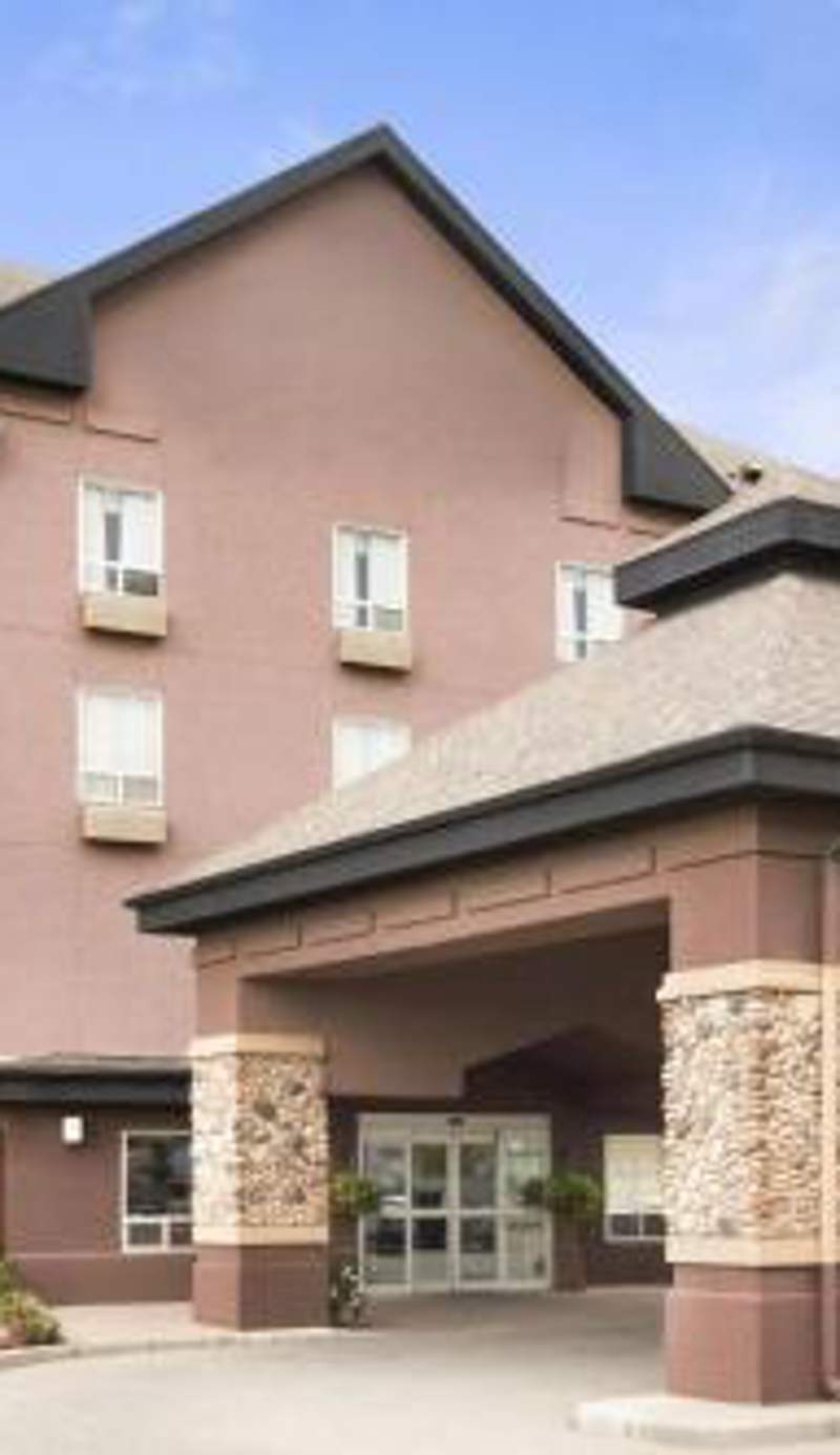 Prairie Crest Calgary Airport by IHG