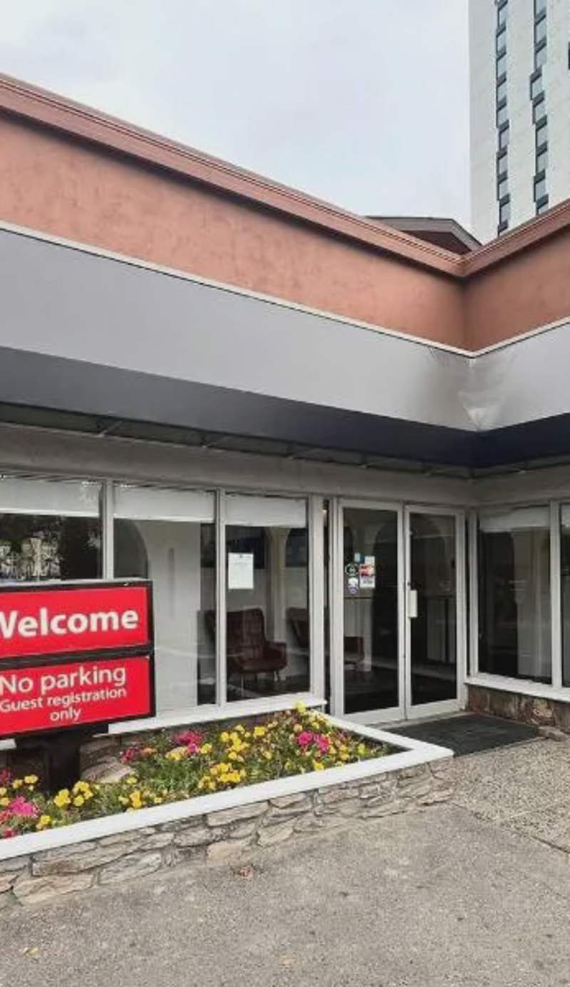 Econo Lodge Calgary Motel Village
