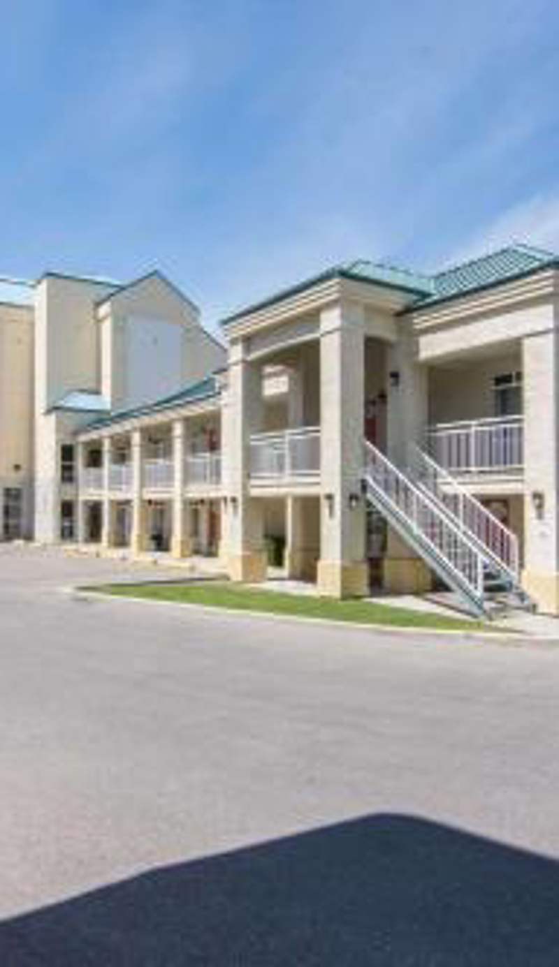 Econo Lodge Inn & Suites Calgary - University