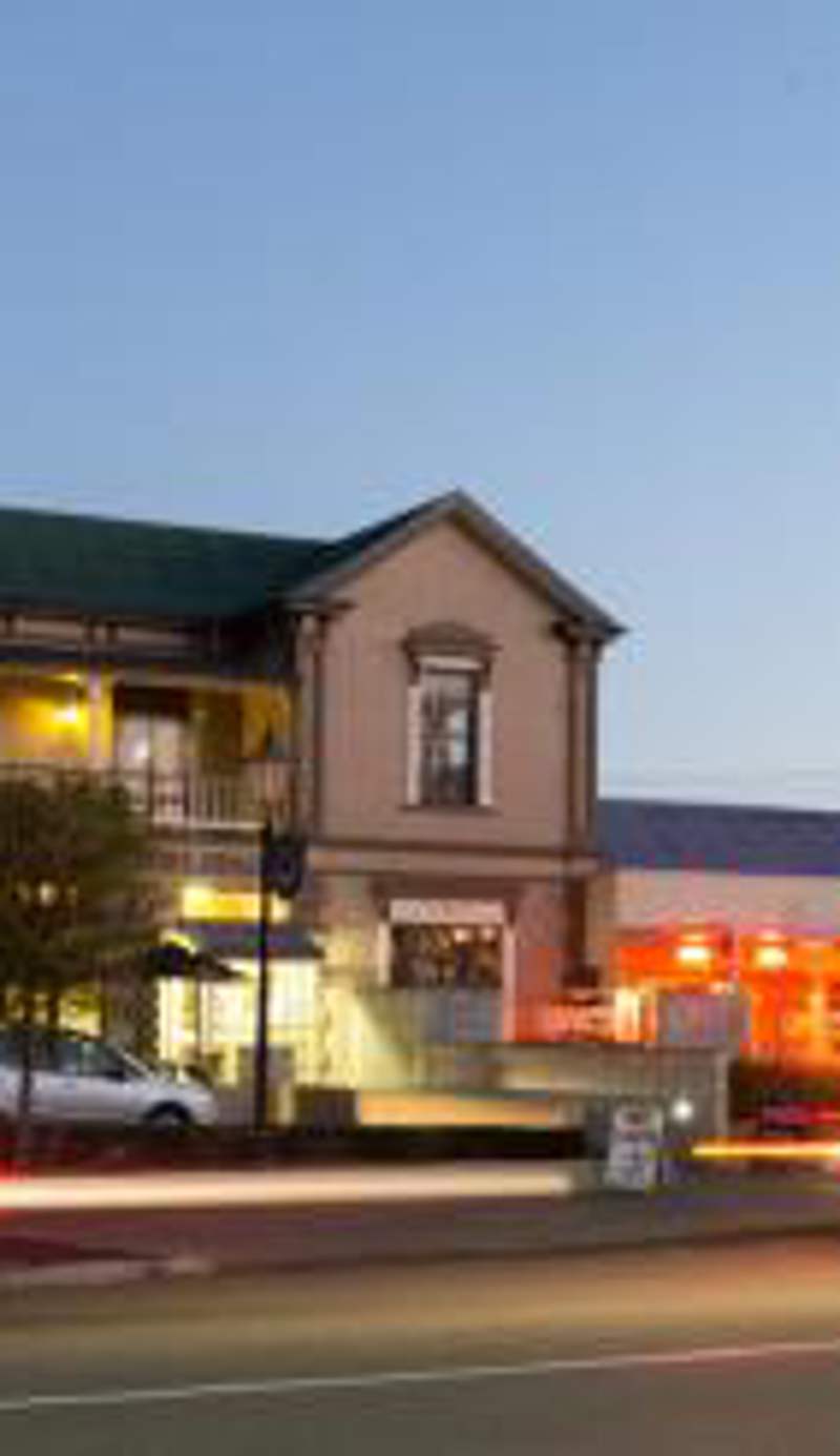 Racecourse Hotel and Motor Lodge