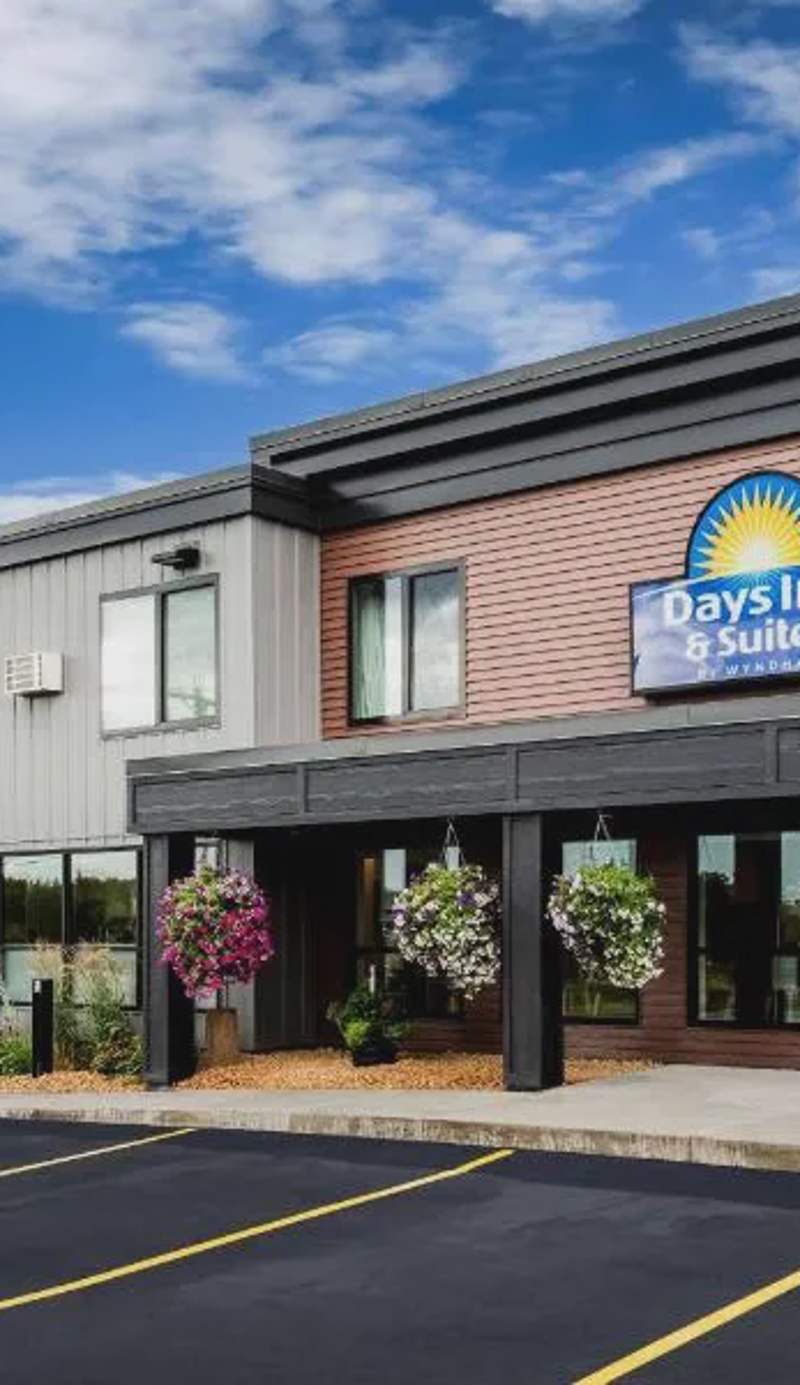 Days Inn & Suites by Wyndham Duluth by the Mall