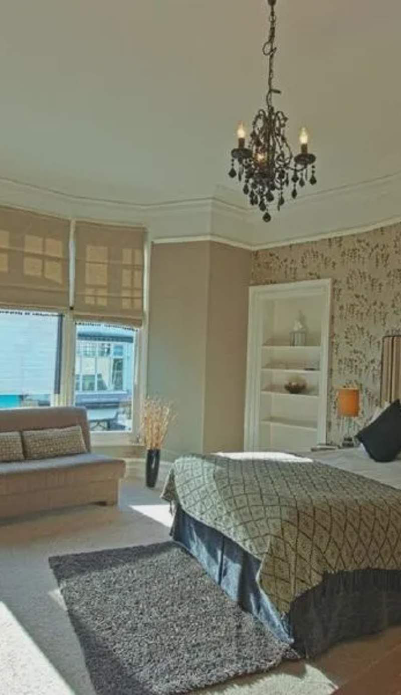 Monties Guest House - Adults ONLY