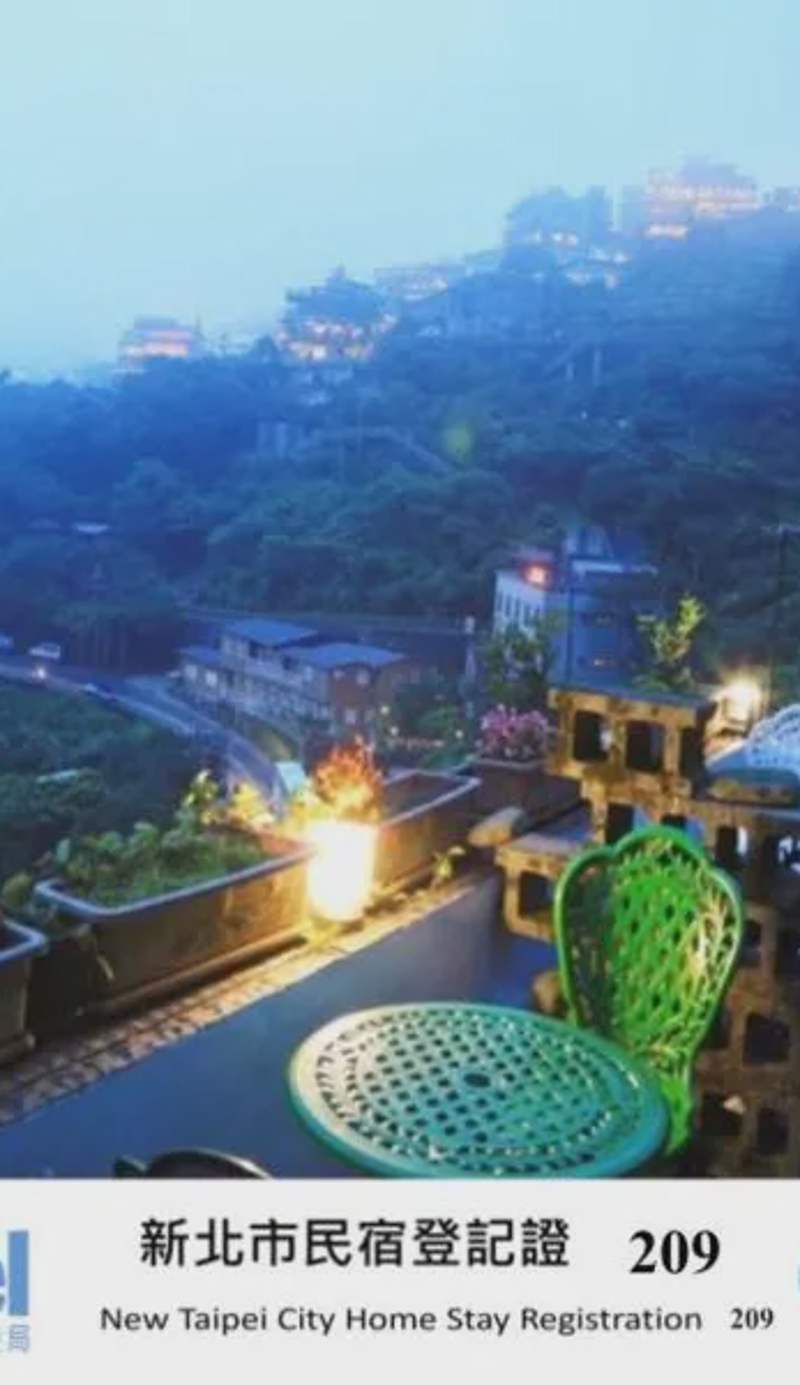 Jiufen Walk Inn 3x3