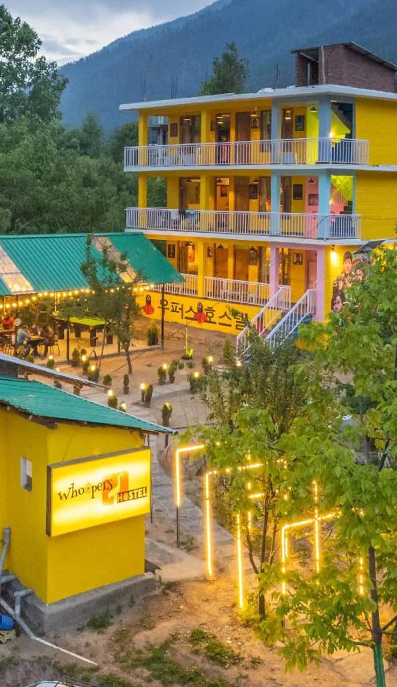 Whoopers Hostel Manali