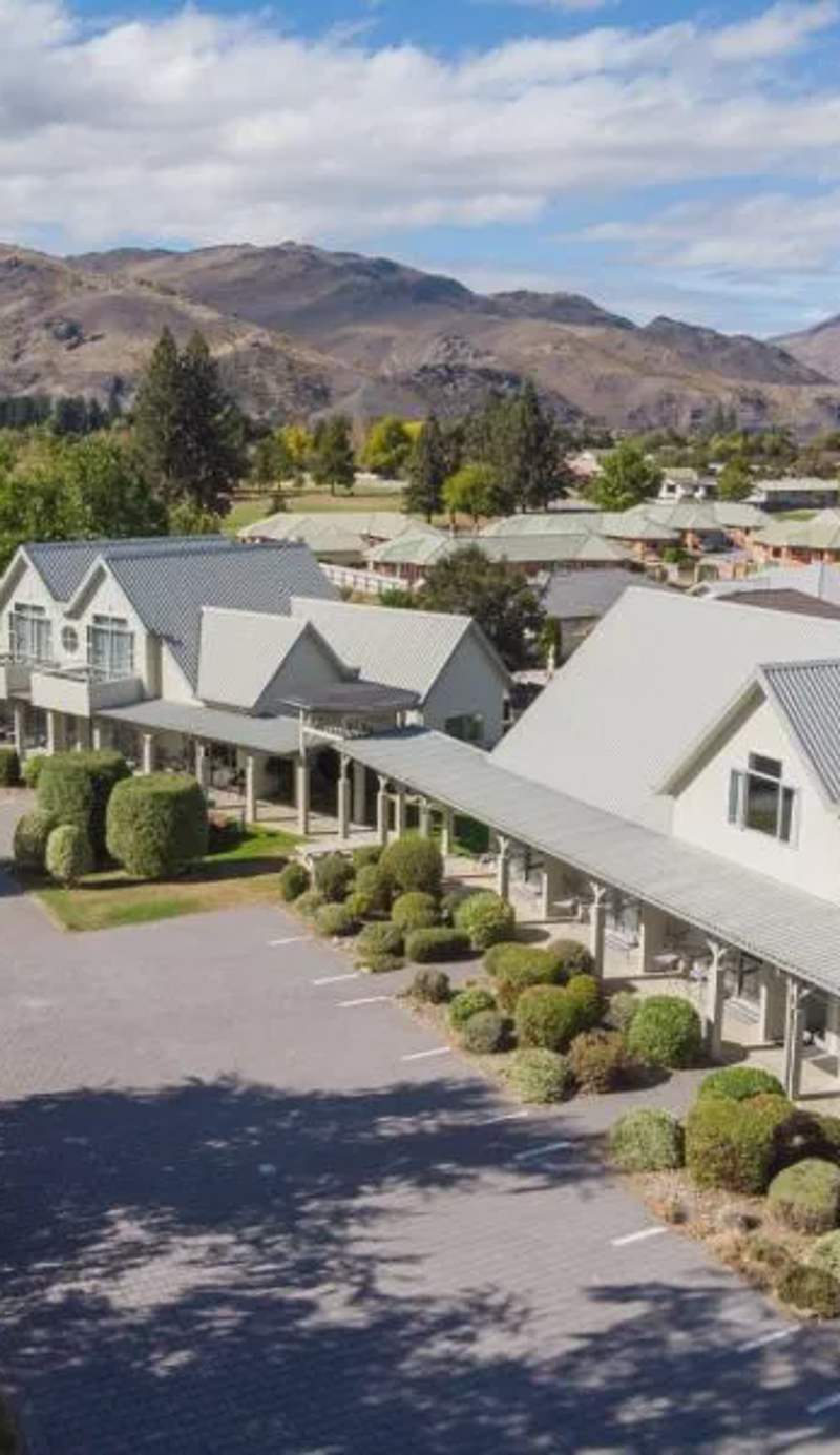 Colonial Manor Motel