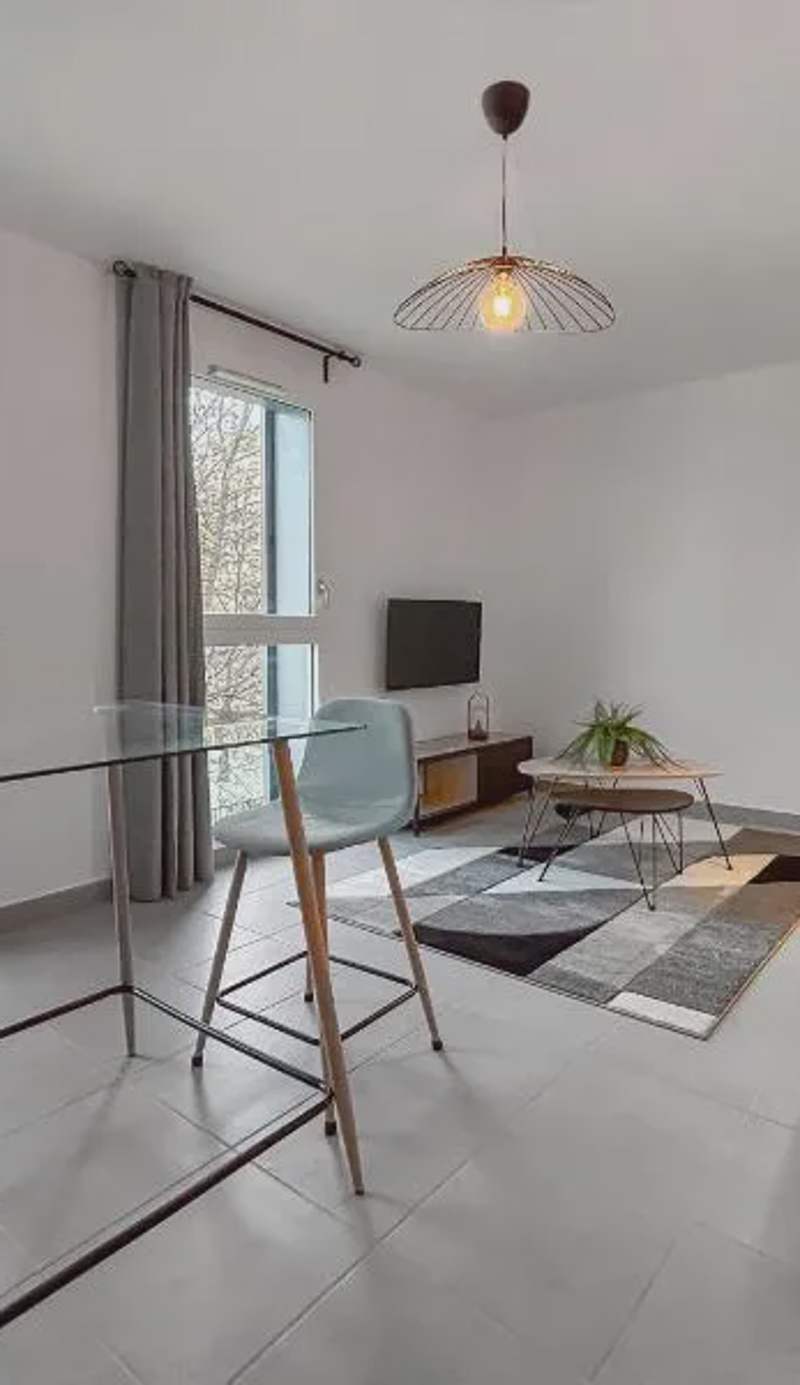 Studio Lumineux Avec Balcon