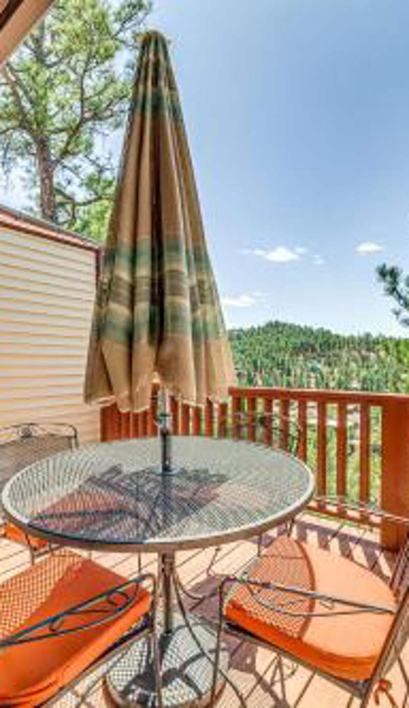 Walk to Dtwn Ruidoso: Mtn-View Condo w/ Pool!